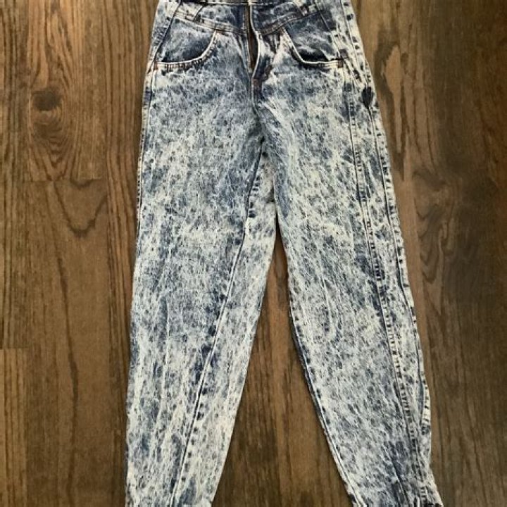 Can I acid wash my own jeans?