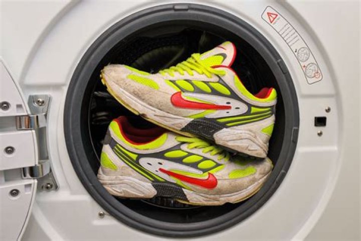 Can I put my running shoes in the washing machine?