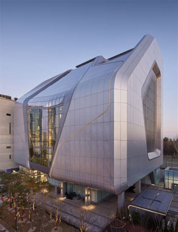 Can I visit YG building?