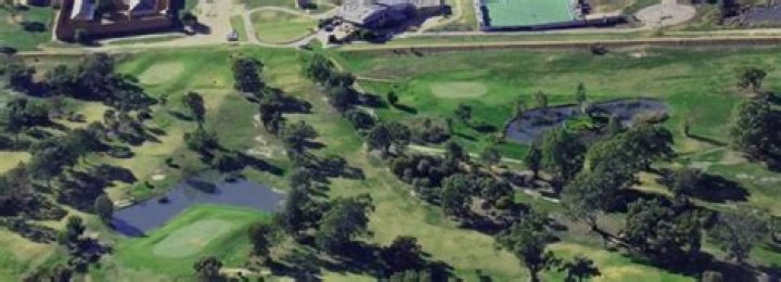 Can visitors play Wentworth golf Club?