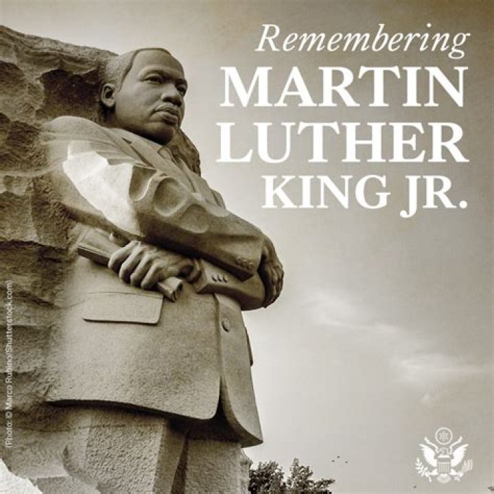 Did Elvis dedicate If I Can Dream to Martin Luther King?