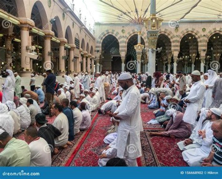 Do Muslims always pray in a mosque?