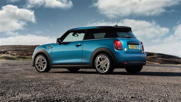 Does Mini Cooper have adaptive cruise control?