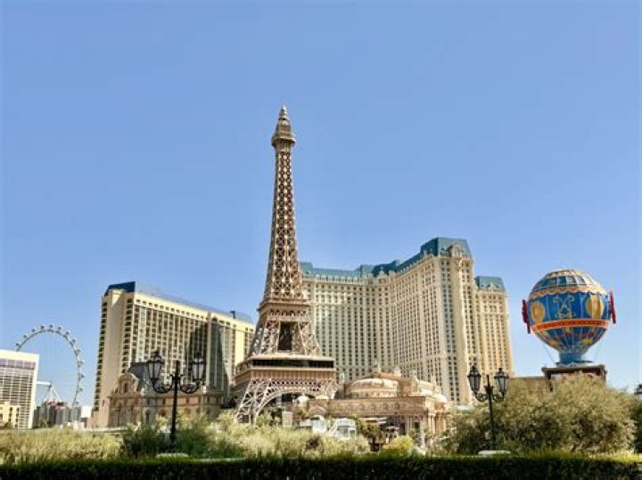 How do I find locals in Las Vegas?
