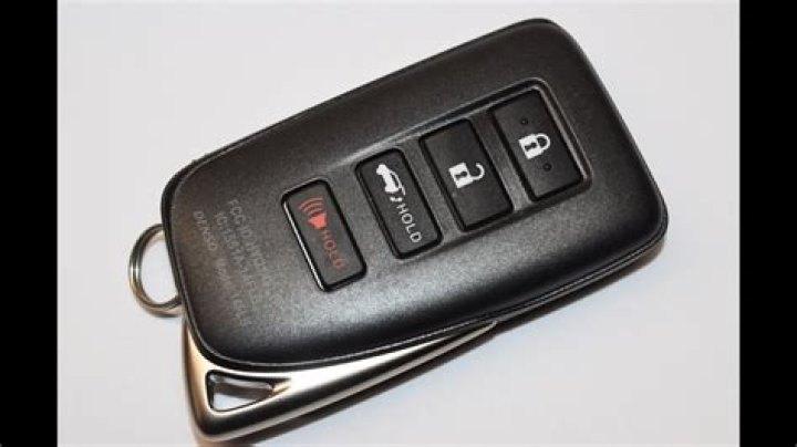 How do you get a key out of a key fob?