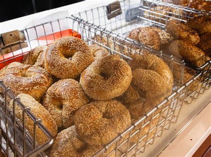 How do you keep bagels from drying out?