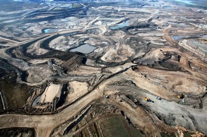 How is oil extracted from oil sands Alberta?