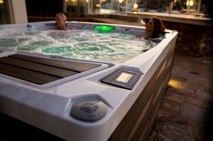 How long does a Sundance spa last?