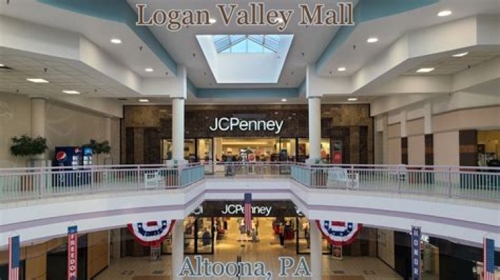 How many stores are in Devonshire Mall?