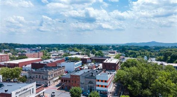 Is baughurst a nice place to live?
