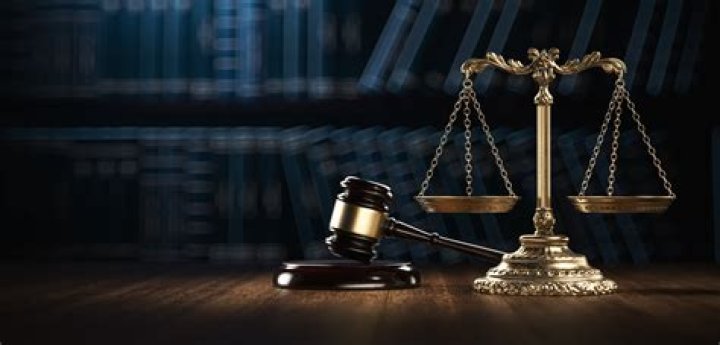 Is it legal to buy nitric acid?