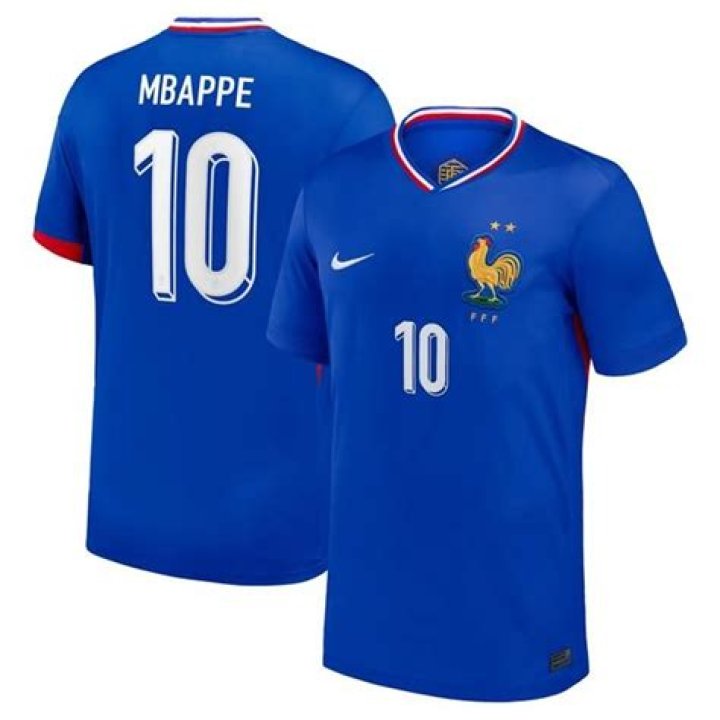 What does FFF mean on French football shirt?