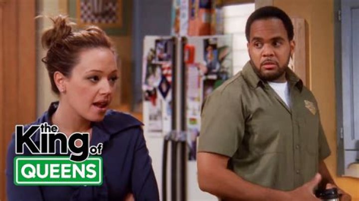 What episode of King of Queens does Arthur get a cell phone?