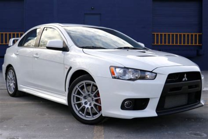 What kind of oil does a 2010 Mitsubishi Lancer take?